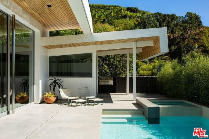 0d30dfc9238e20bfff5a3c3cd1512031w-c0xd-w685_h860_q80